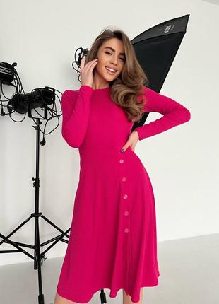 Сукня в рубчик міді з регульованим розрізом на нозі