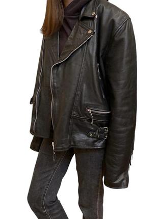 Винтажная кожаная куртка косуха с бахромой оверзайз байкерская мото куртка2 фото