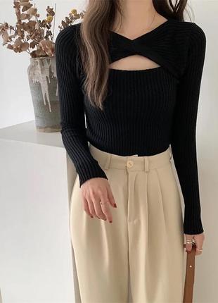 Кофта в рубчик, светр із переплетенням і вирізом на грудях