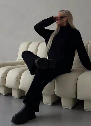 Костюм женский черный однотонный оверсайз свитер с воротником штаны свободного кроя на высокой посадке качественный стильный базовый