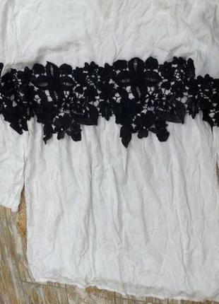 Крутое удлиненное рубашка белое платье батал с огромным черным кружевом и объемным рукавом l8 фото