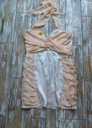 Стильное кремовое айворе платье-бюстье в бельевом стиле с драпировкой и открытой спиной л l