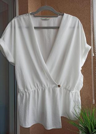 Красива стильна біла блуза на запах3 фото