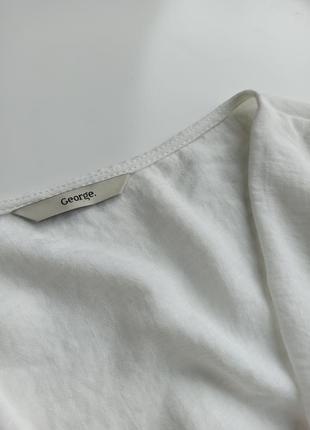 Красива стильна біла блуза на запах6 фото