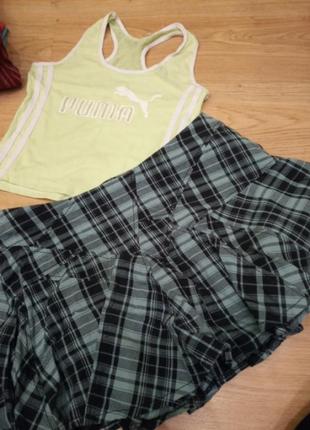 Коротка спідниця.