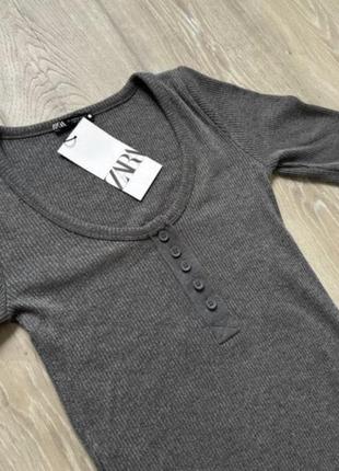 Платье из трикотажа zara m серого цвета из вискозы