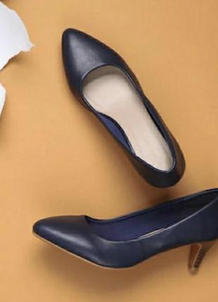 Туфли новые кожаные лодочки низкий каблук дерево navy kitten heels pumps лоферы балетки тренд 2023 у2 фото