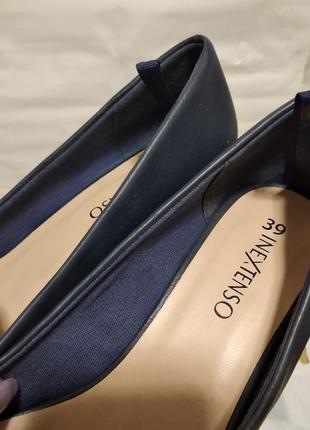 Туфлі нові шкіряні човники низький каблук дерево navy kitten heels pumps лофери балетки тренд 2023 с8 фото