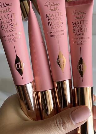 Кремовые матовые румяна. charlotte tilbury pillow talk matte beauty blush wands.