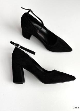 Жіночі чорні замшеві туфлі з ремінцем на квадратних зручних підборах4 фото