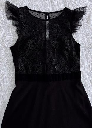 Черное платье lipsy с кружевным верхом1 фото
