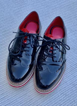 Ботинки лаковые оксфорды низкие на шнурках zara (испания)2 фото