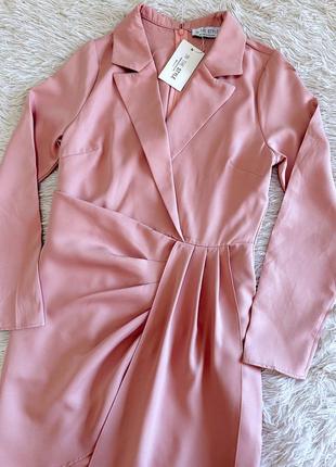 Нежное розовое платье in the style с шлейфом