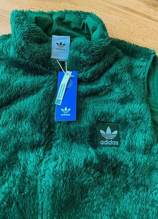 Нова жилетка adidas ess+ vest fluff jacket4 фото