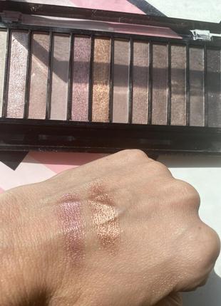 Палетка теней make up revolution
