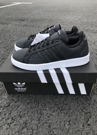 Кросівки navy grey and white adidas zip up black hair girls