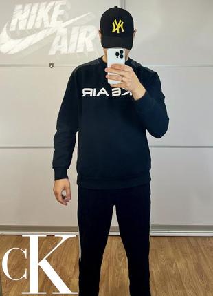 На фото дві речі 1. кофта nike air на флісі 2. утеплені спортивні штани calvin klein size m