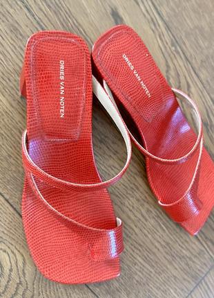 Красные босоножки на низком каблуке из натуральной кожи dries van noten оригинал
