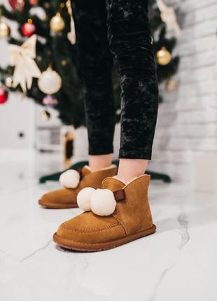 Детские угги валенки с помпонами ugg suede brown коричневые с молочным3 фото