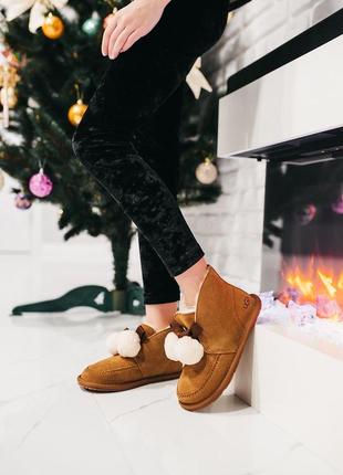 Детские угги валенки с помпонами ugg suede brown коричневые с молочным7 фото