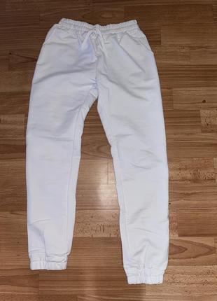 Білі джогери штани
