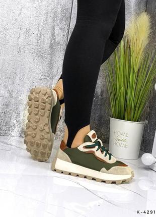 Натуральные кожаные и замшевые бежевые кроссовки со вставками цвета хаки и текстильными вставками6 фото