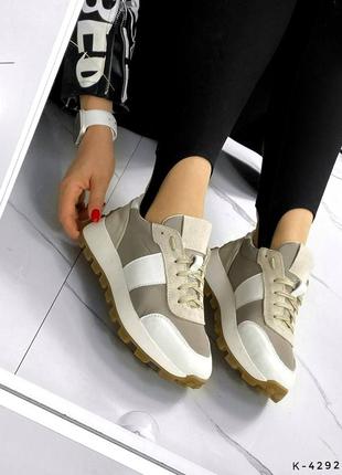 Натуральные кожаные и замшевые белые с бежевым кроссовками с текстильными вставками6 фото