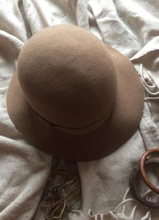 Фетровий капелюх з вузькими полями