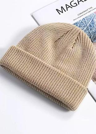 Шапка міні-біні однотонна в'язана з підворотом (докер, коротка, класична) бежева, унісекс one size