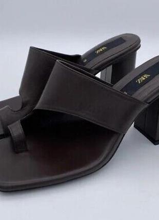 Шкіряні мюлі zara, коричневого кольору