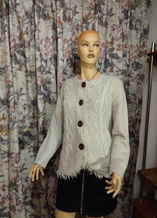 Очень классная кофта, большая.