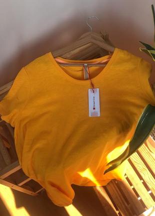 Жіноча футболка жовтого кольору