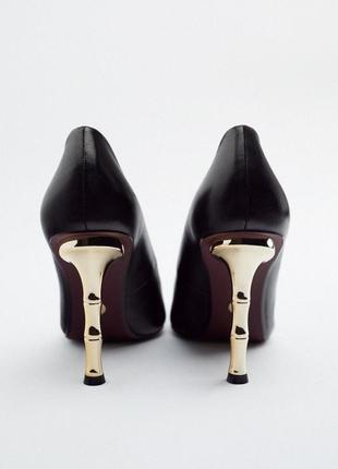 Классические кожаные туфли zara с золотым элементом4 фото