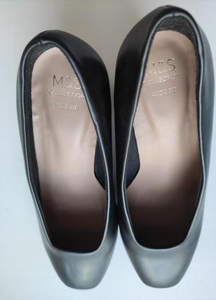 Жіночі модельні туфлі фірми m&s на зручному широкому каблуці стовпчик6 фото