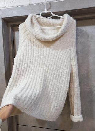 Гарний,ніжний,дуже мякий,легкий ,світер ,кофта