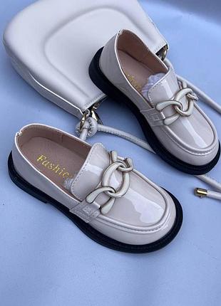 Очень стильные туфли лоферы на девочку