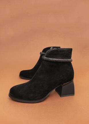 Жіночі ботильйони черевики замша демісезонні чорні на каблуку женские ботильоны каблук fabio monelli1 фото