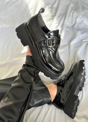 Женские туфли черные лаковые стильные