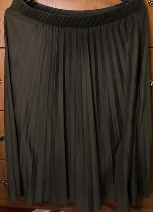Роскошная плиссированная юбка оливкового цвета хаки2 фото