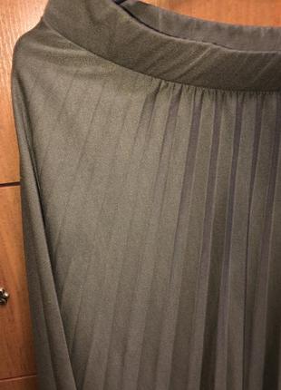 Роскошная плиссированная юбка оливкового цвета хаки3 фото