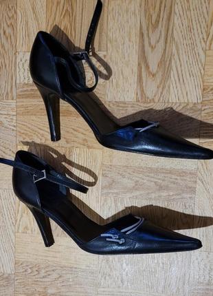 Туфли новые женские черные кожаные на высоком каблуке новые испания 39 размер4 фото