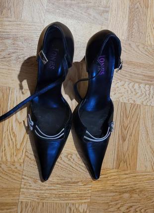 Туфли новые женские черные кожаные на высоком каблуке новые испания 39 размер2 фото