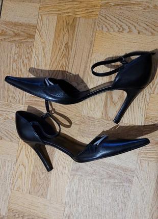 Туфли новые женские черные кожаные на высоком каблуке новые испания 39 размер5 фото