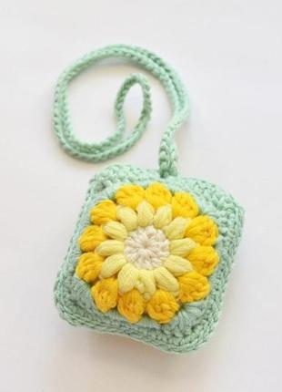 Вязаная сумочка-чехол для наушников. цветок. сонах4 фото