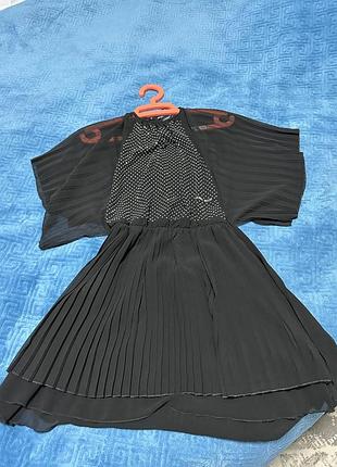 Платье с открытой спинкой