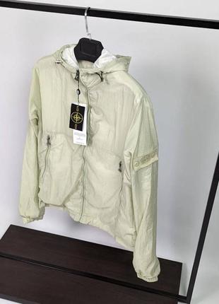 Ветровка в стиле stone island