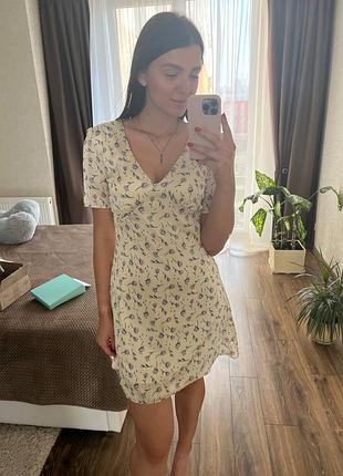 Светлое платье