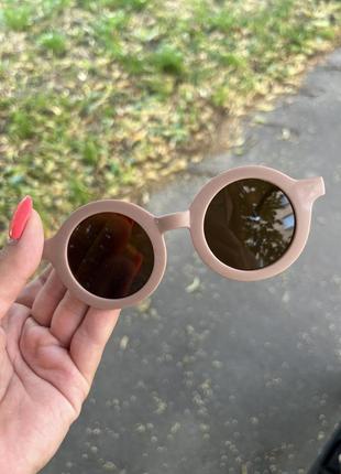 Детские солнцезащитные очки1 фото