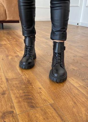 Качественные и стильные женские ботинки, натуральная кожа в бежевом и черном цвете, демисезонные и зимние4 фото