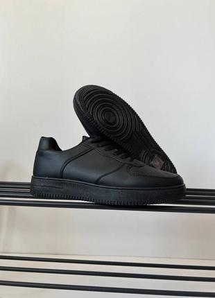 Классические черные мужские кроссовки из эко-кожи6 фото